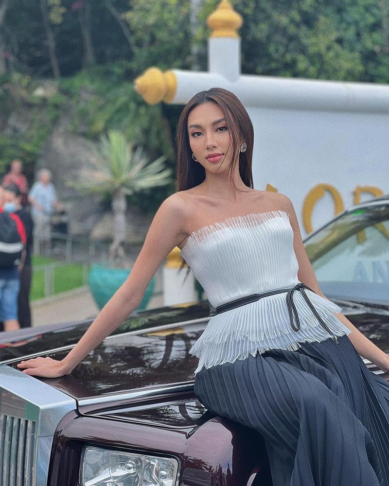 Phó chủ tịch Miss Grand và hoa hậu Thùy Tiên mặc chung đồ?-10