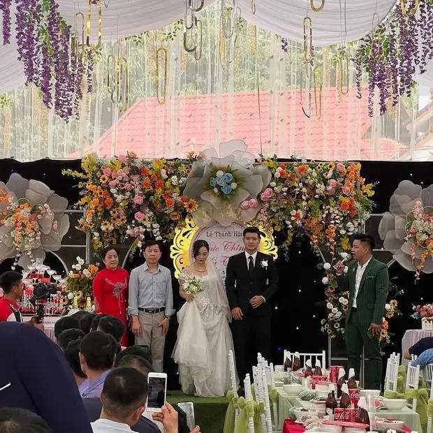 Đám cưới Hà Đức Chinh: Bàn tiệc dằng dặc, visual dâu rể ngất ngây-6