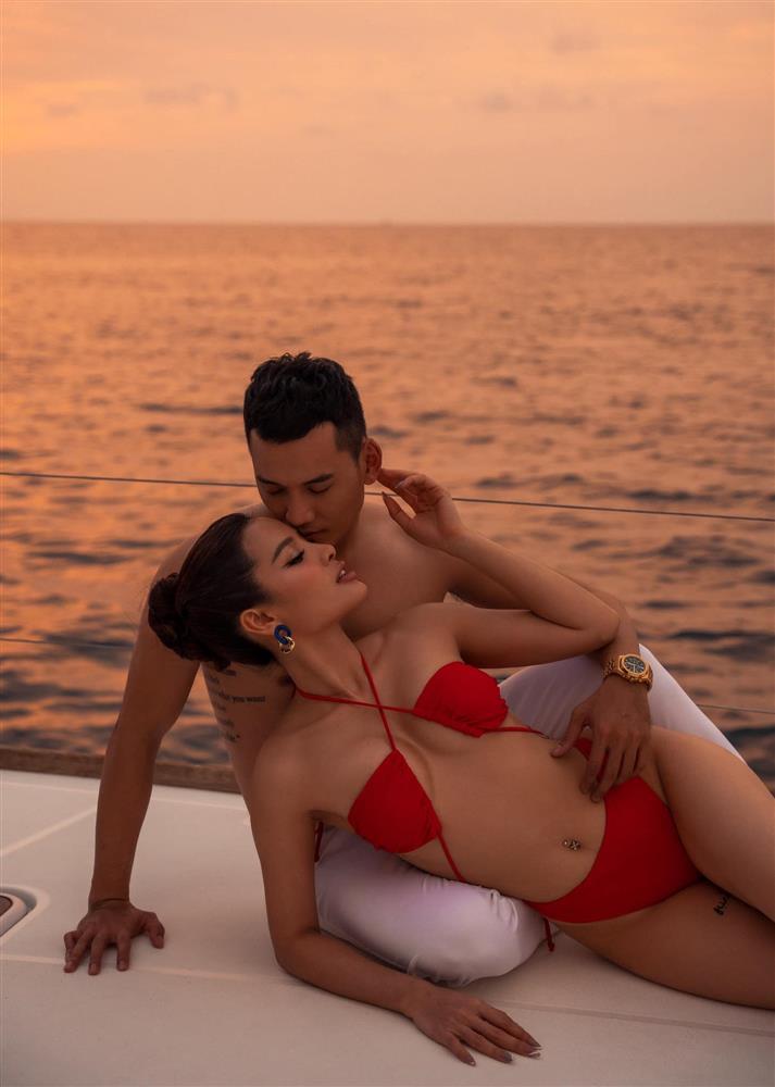 Phương Trinh Jolie tung bộ ảnh bikini chống chỉ định dưới 18 tuổi-1