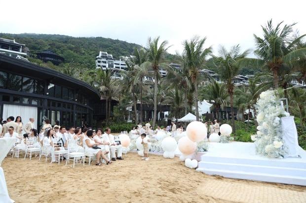 Phù dâu Nam Trung mặc váy, nổi nhất lễ đường Ngô Thanh Vân-7