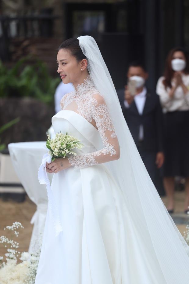Small minus point in the official wedding dresses of Ngo Thanh Van-2