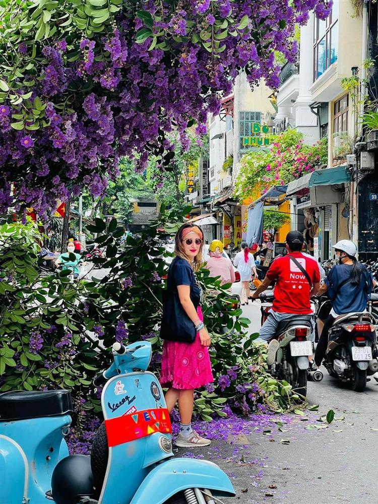 With a broken purple mausoleum in the middle of the old town, people flocked to check-in-4