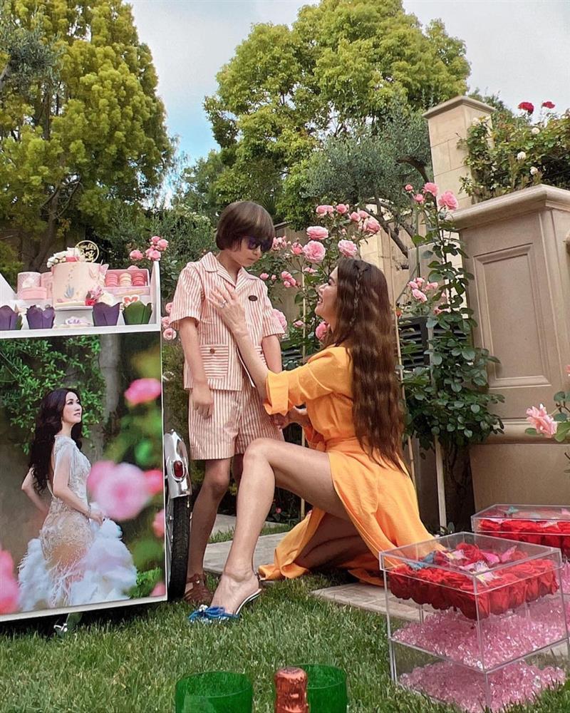 Triệu phú đô la gốc Việt ở Mỹ đăng ảnh xa xỉ mừng Ngày của mẹ-6