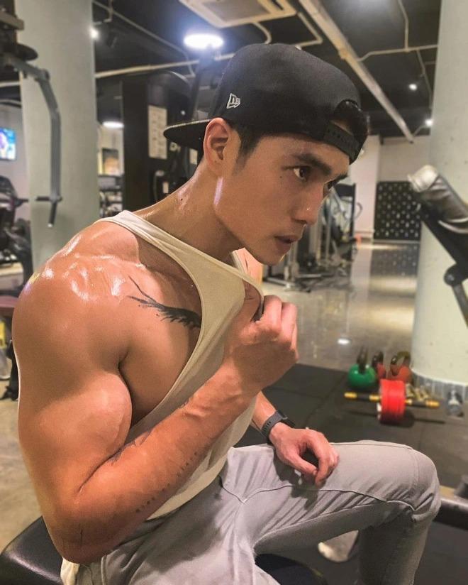 Chú rể Huy Trần có visual chất ngất, dân tình hóng khoe body-7