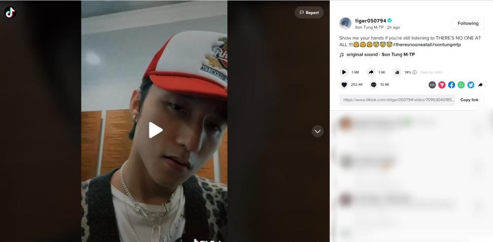 Sơn Tùng M-TP mặt buồn hát theo ca khúc đã bị phong sát-4