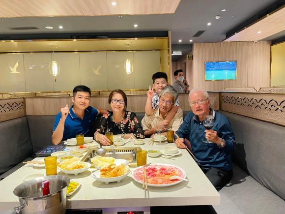 Chồng cũ Nhật Kim Anh đưa con đi chơi, diện mạo nhóc tì gây chú ý-1