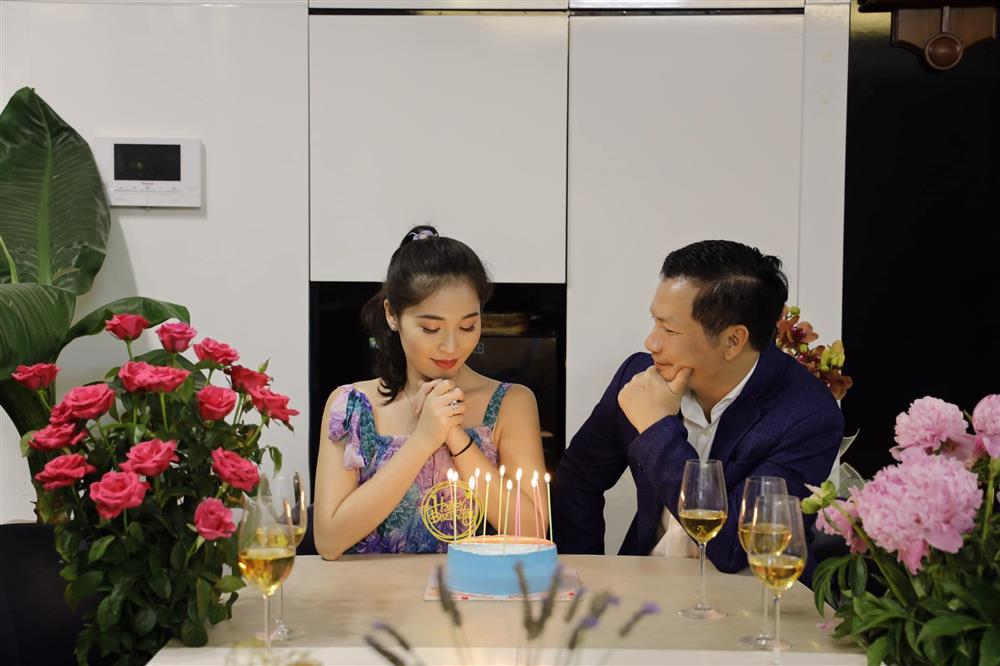 Ảnh vợ Shark Hưng lúc lâm bồn, nhan sắc Á hậu trông thế nào?-2