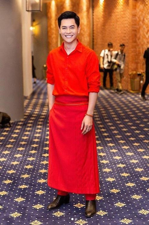 Đâu chỉ đám cưới Ngô Thanh Vân, Nam Trung mặc váy khắp nơi-3