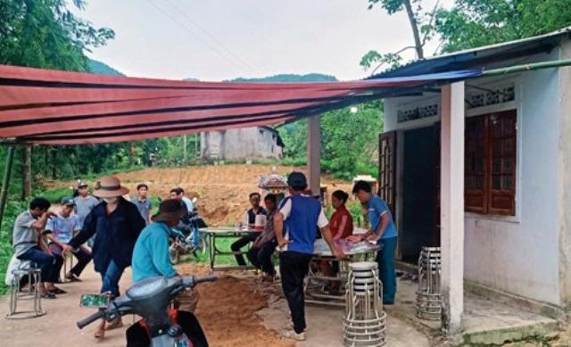 Bé gái 10 tuổi chết đuối khi bắt ốc ven hồ-1