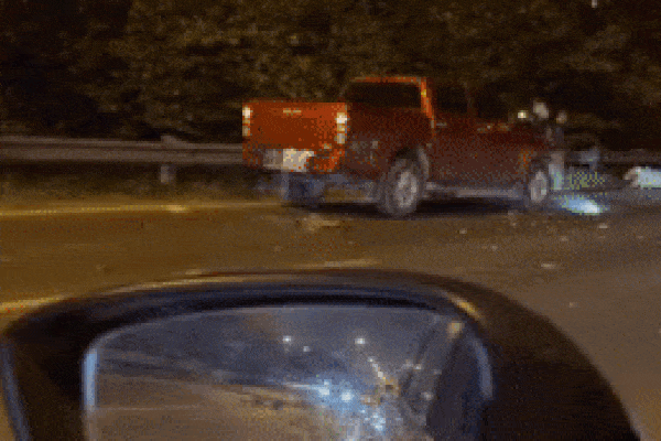 Bé trai 8 tuổi ngã đập đầu vào bục giảng chấn thương não-2