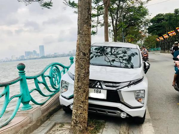 Pha đỗ xe đỉnh của đỉnh ở hồ Tây khiến dân mạng sợ tột độ-4