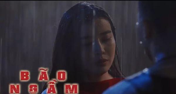 Bão Ngầm tập 54, cảnh sát Hải Triều dầm mưa giải thích với Hạ Lam-1