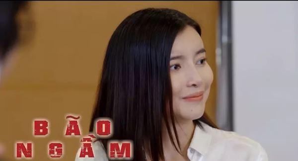 Bão Ngầm tập 54, cảnh sát Hải Triều dầm mưa giải thích với Hạ Lam-3