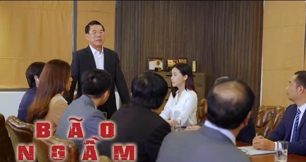 Bão Ngầm tập 54, cảnh sát Hải Triều dầm mưa giải thích với Hạ Lam-4