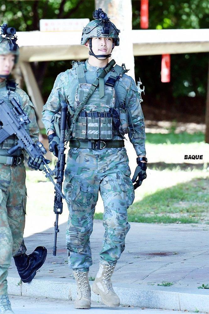 Taecyeon's case makes netizens argue about BTS-5's military exemption