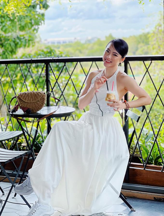 Angela Phương Trinh nghiện trang phục khoe vai u thịt bắp-5