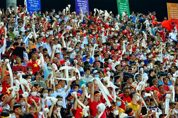 Mưa giấy vệ sinh trên sân Việt Trì: Hội trưởng CĐV Phú Thọ lên tiếng-10