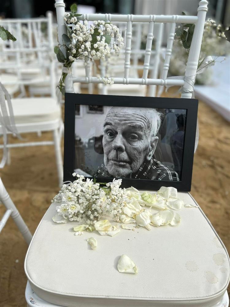 Di ảnh cha nuôi quá cố xuất hiện trong hôn lễ Ngô Thanh Vân-2