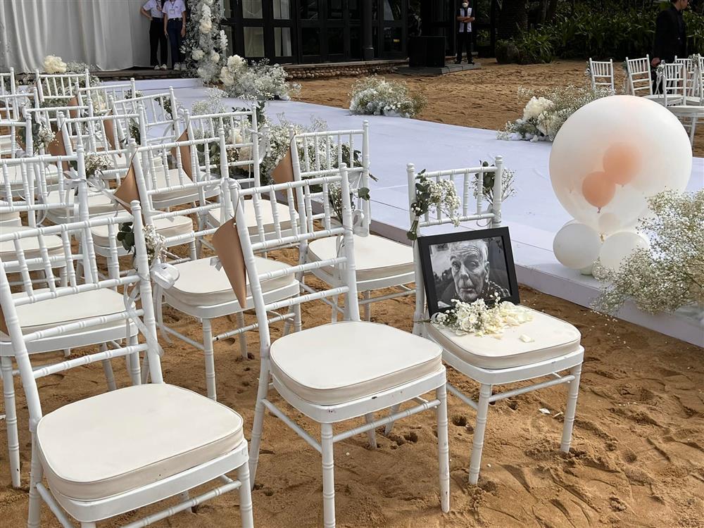 Di ảnh cha nuôi quá cố xuất hiện trong hôn lễ Ngô Thanh Vân-3