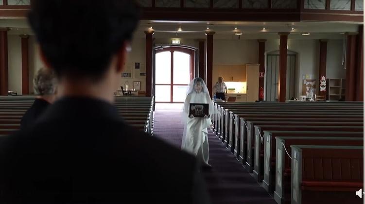 Di ảnh cha nuôi quá cố xuất hiện trong hôn lễ Ngô Thanh Vân-4