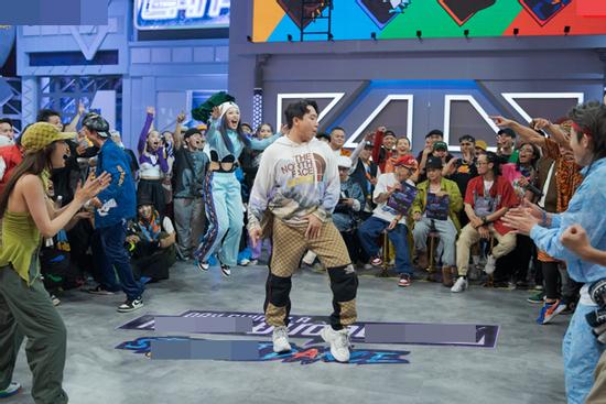 Trấn Thành trổ tài nhảy, dân mạng phát tín hiệu 'ét ô ét, gét gô'