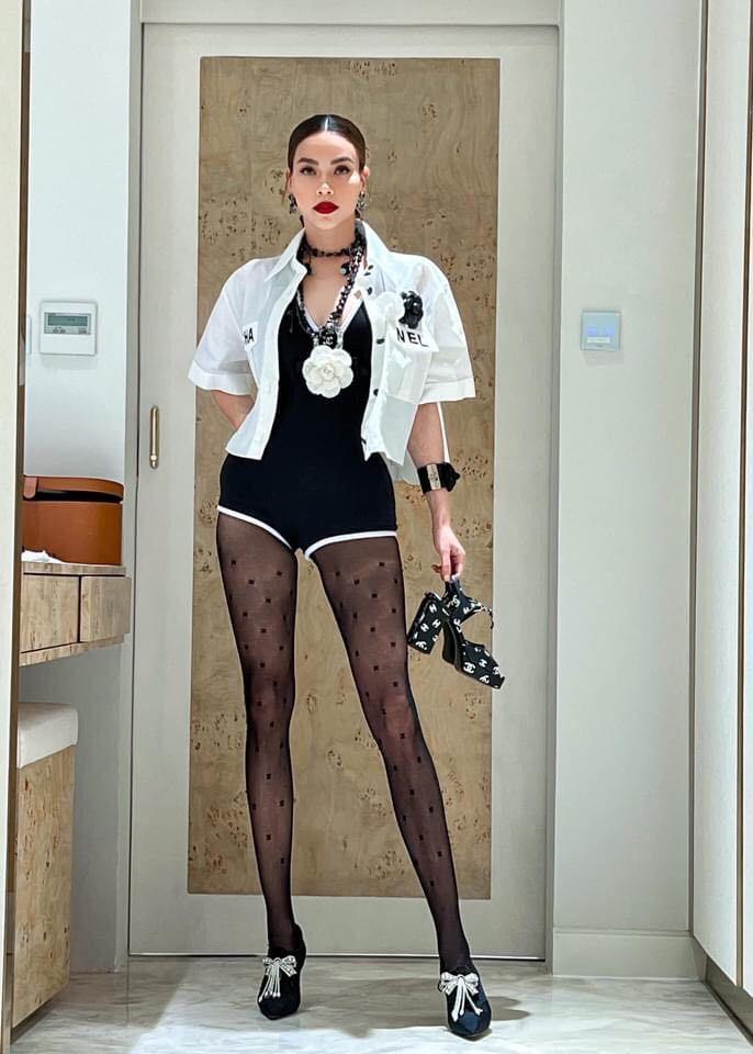 Diễn quá sung, Hà Hồ lộ gần hết vòng 3 trên sân khấu-1