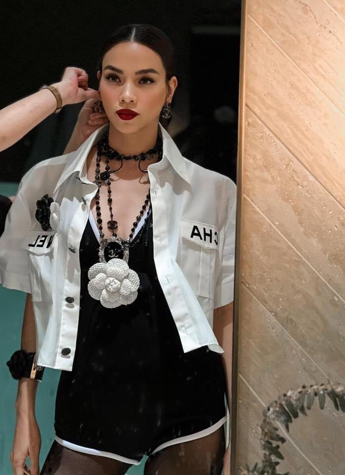 Diễn quá sung, Hà Hồ lộ gần hết vòng 3 trên sân khấu-11