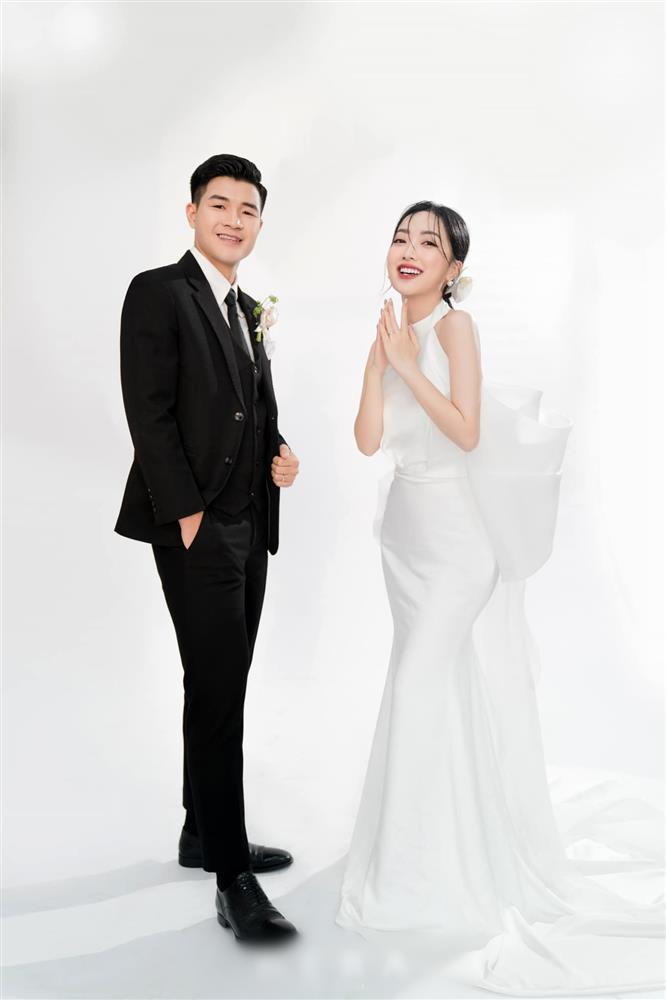 Photoshop bends back to help Chinh Den whiten wedding photos-4
