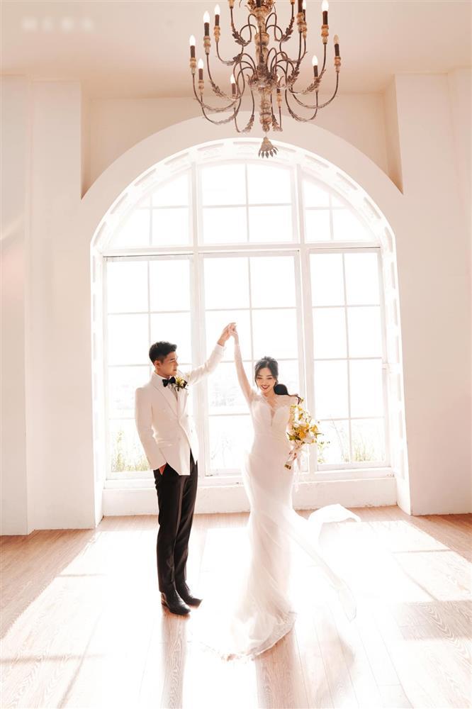 Photoshop bends back to help Chinh Den whiten wedding photos-9