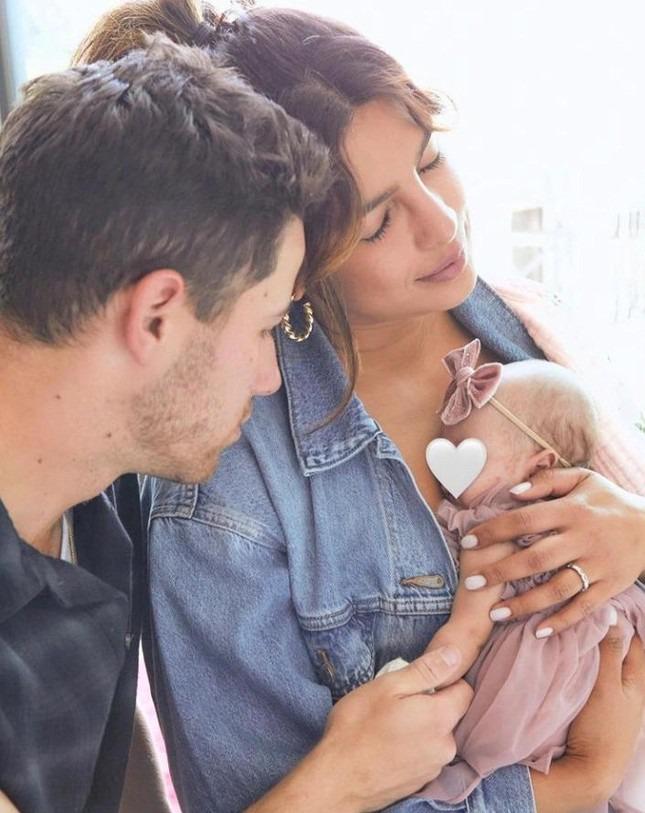 Hoa hậu Priyanka Chopra và Nick Jonas khoe con gái đầu lòng-1