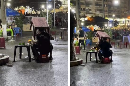 Đang tô tượng cùng người yêu, chàng trai bỗng… đội bàn lên đầu