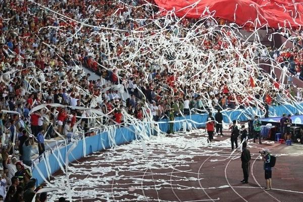 Toilet paper rain on Viet Tri field: Phu Tho fan president speaks out