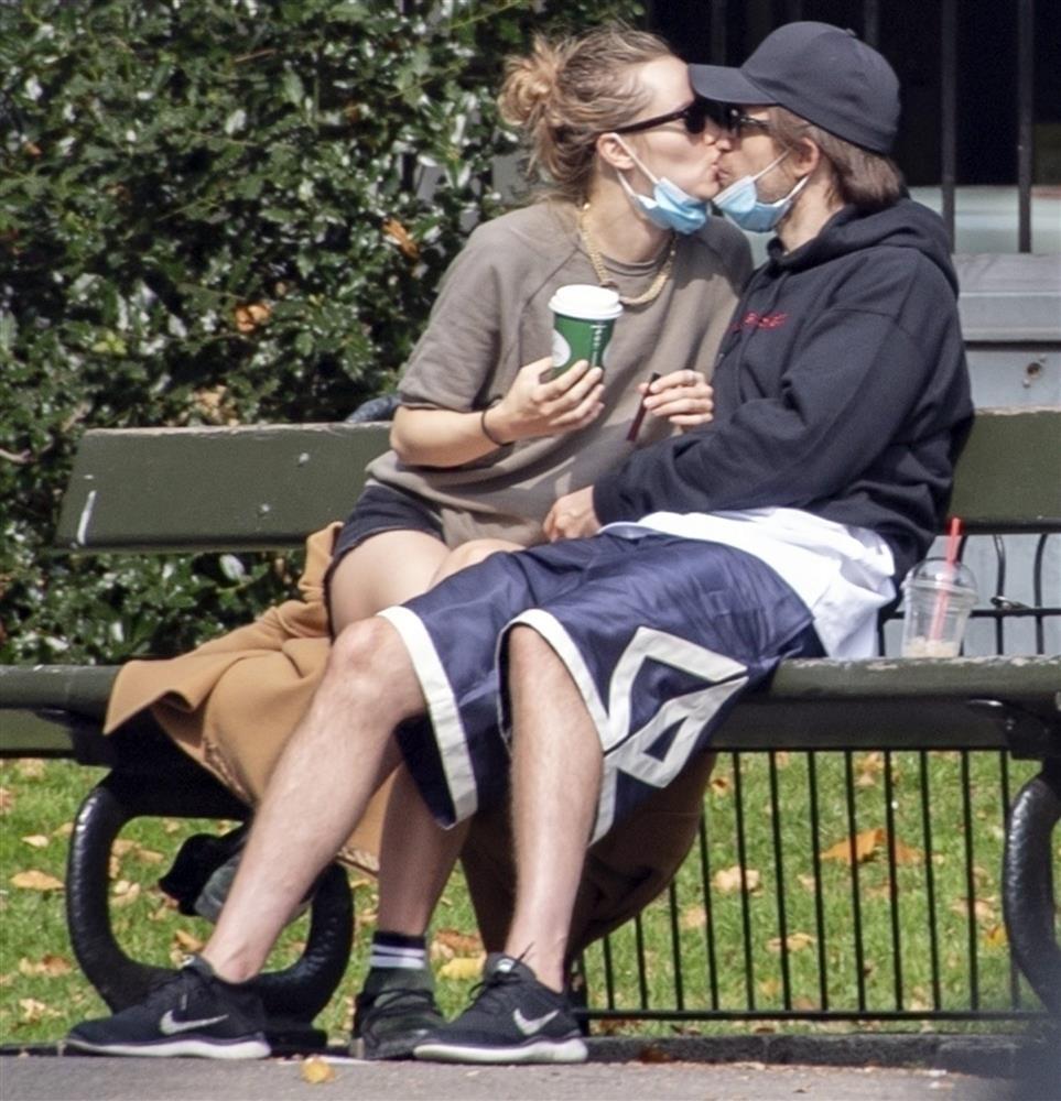 Robert Pattinson: Mối tình hiện tại liệu đã phải là bến đỗ cuối cùng?-14