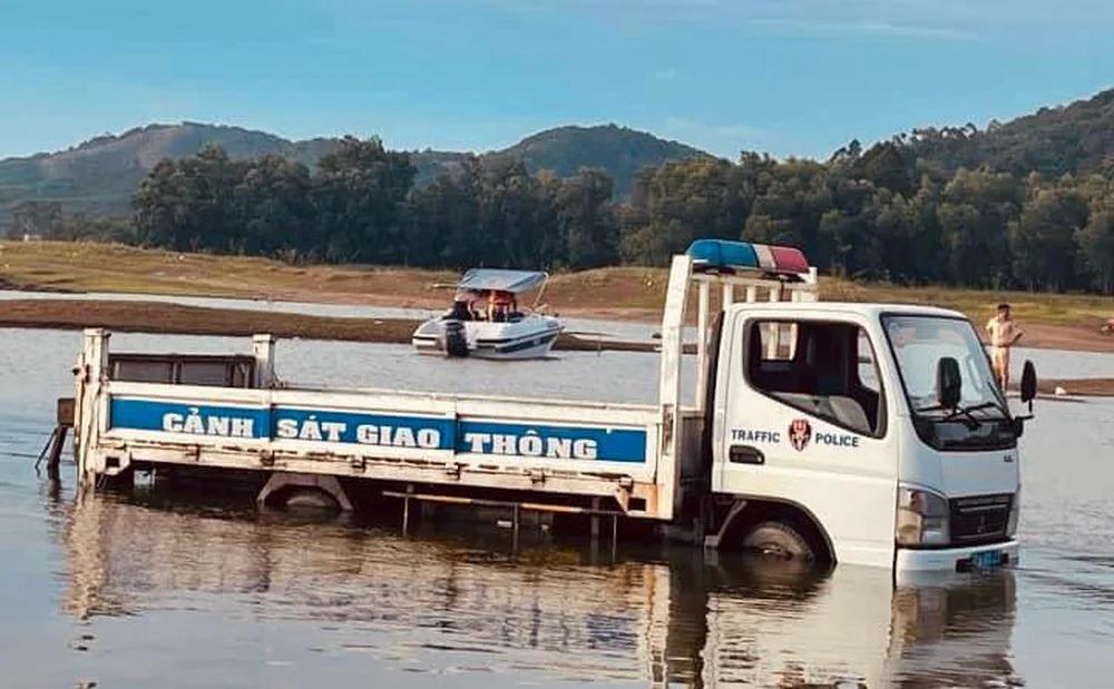 6 người từ Lâm Đồng đến Đồng Nai chơi bị lật xuồng, 2 người mất tích-1