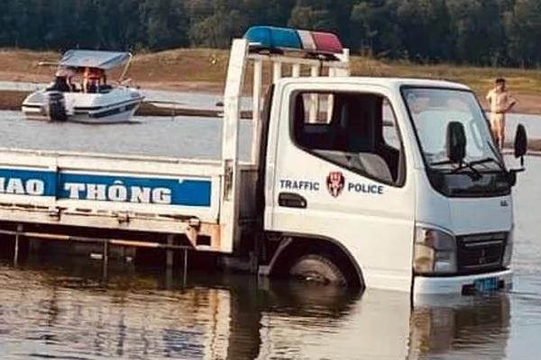6 people from Lam Dong came to Dong Nai to play and then the boat capsized