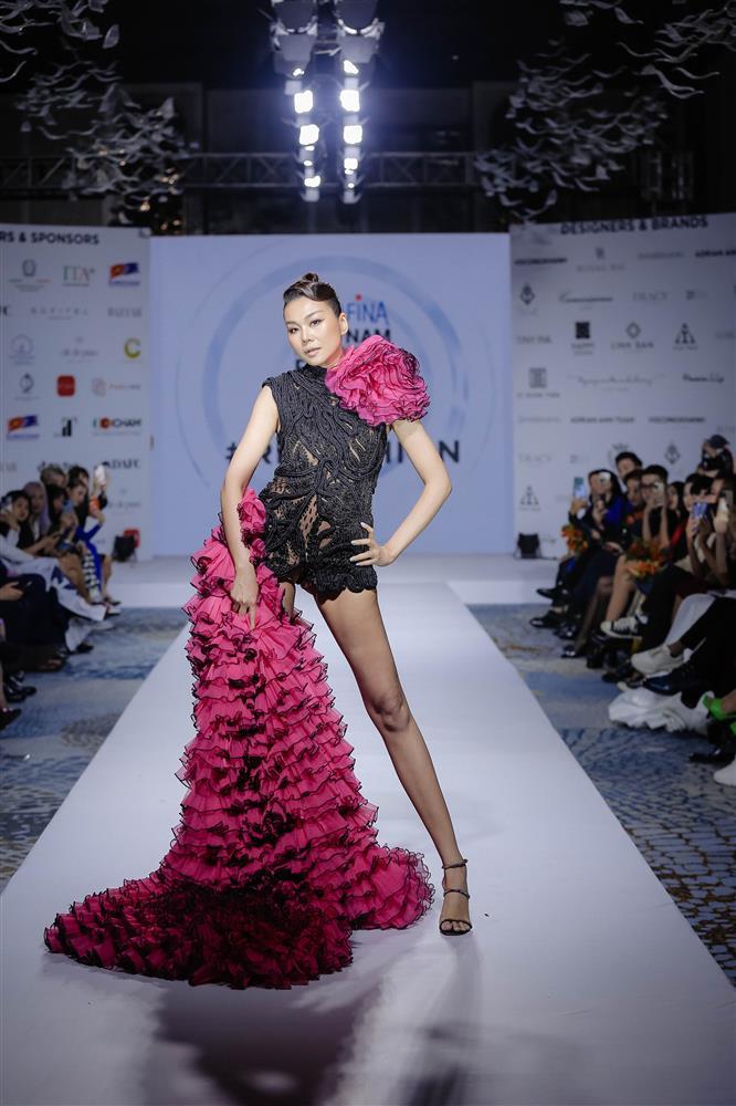 Event Fashion Week: Thanh Hằng nổi bật giữa dàn thí sinh hoa hậu-3