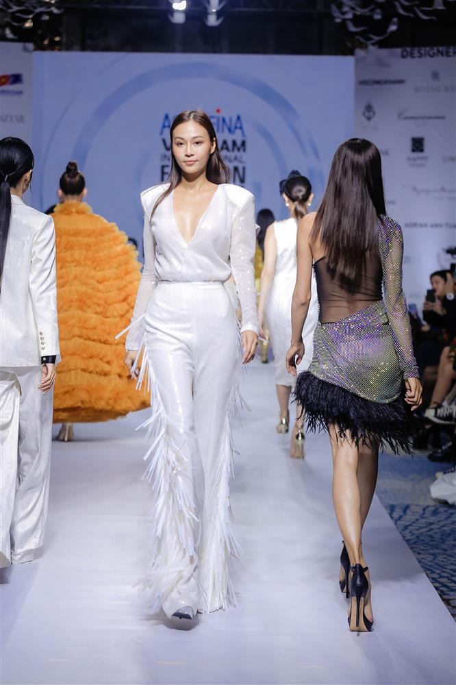 Event Fashion Week: Thanh Hằng nổi bật giữa dàn thí sinh hoa hậu-4