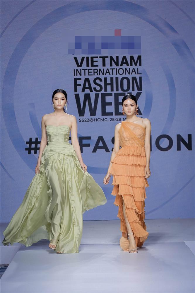 Event Fashion Week: Thanh Hằng nổi bật giữa dàn thí sinh hoa hậu-9