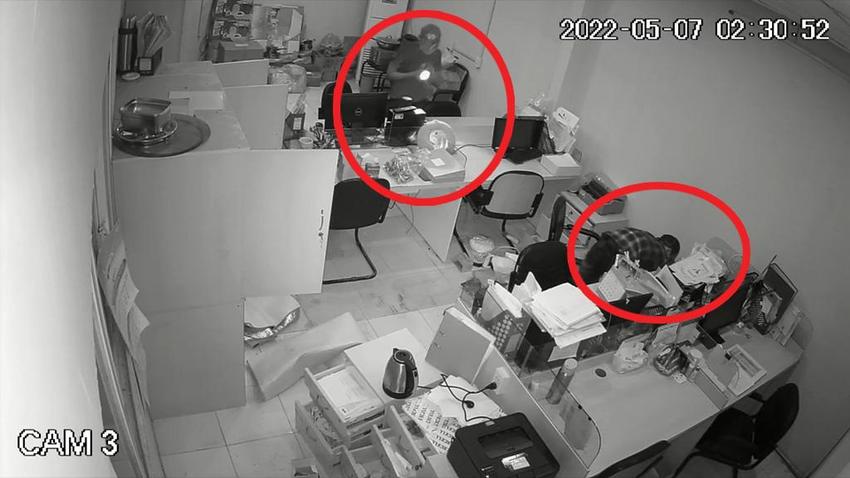 Clip: Thieves broke into a company in Ho Chi Minh City, taking assets of more than 200 million-1