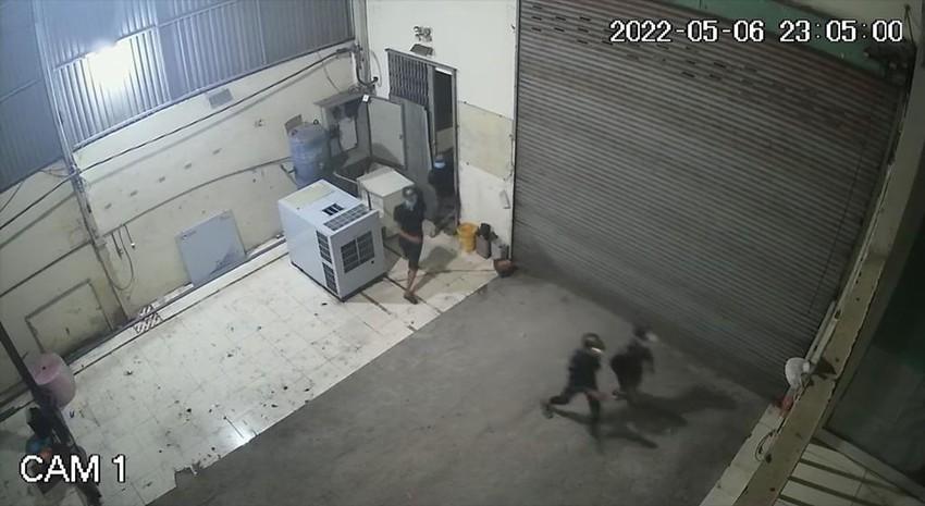 Clip: Thieves broke into a company in Ho Chi Minh City, taking assets of more than 200 million-3