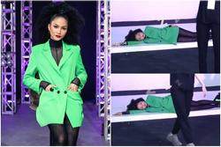 H'Hen Niê gây cười vì ngủ bất chấp khi làm giám khảo hoa hậu