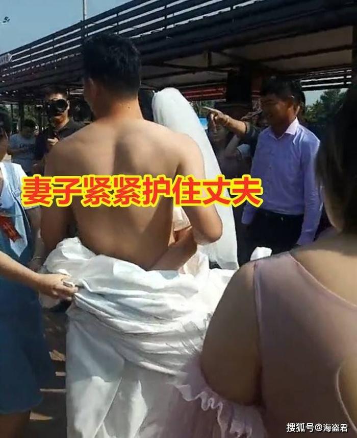 Chú rể bị lột sạch đồ giữa đám cưới, cô dâu hành động mạnh bảo vệ chồng-5