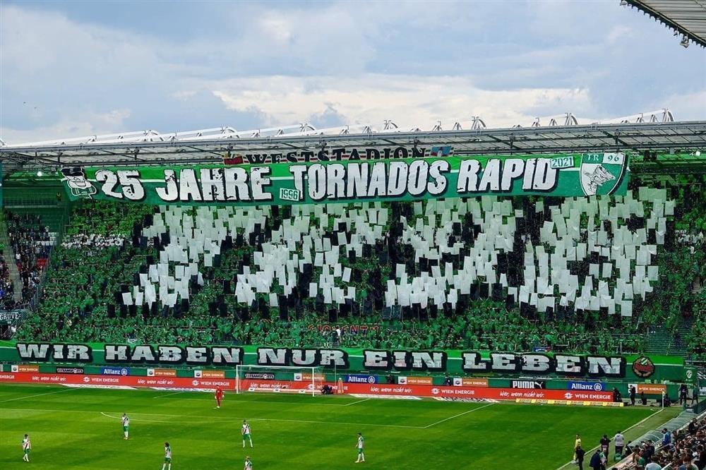 Mẹ đẻ màn mưa giấy: 6.000 cuộn giấy chả bằng 15.000 áo mưa bị bỏ lại-7