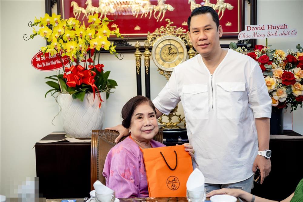 Con trai Lệ Quyên hiếm hoi xuất hiện cùng gia đình nhà nội-1