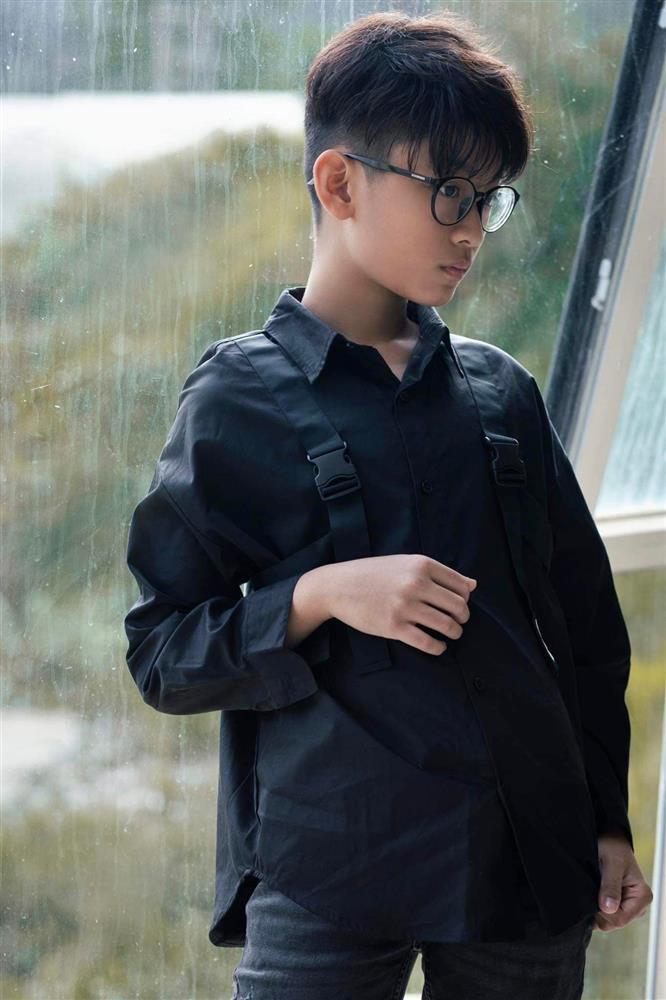 Con trai Lệ Quyên hiếm hoi xuất hiện cùng gia đình nhà nội-4