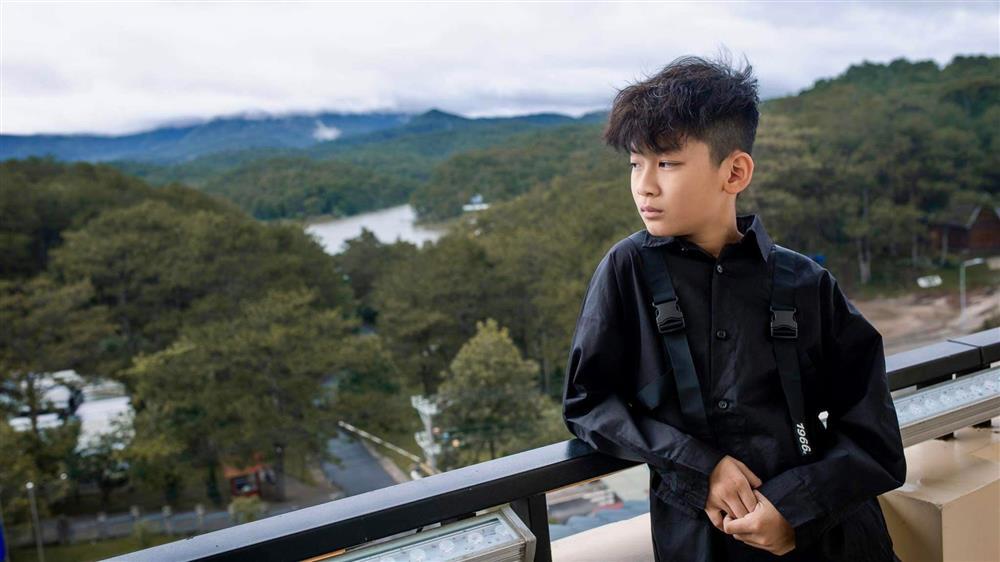 Con trai Lệ Quyên hiếm hoi xuất hiện cùng gia đình nhà nội-5