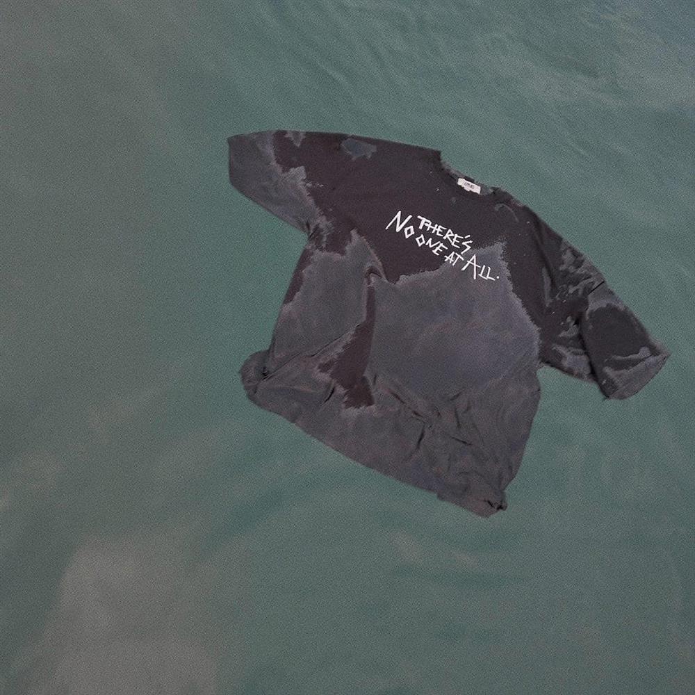 Sơn Tùng gặp hạn vì áo: Hết áo in chữ chửi bậy đến xả áo ô nhiễm môi trường-3