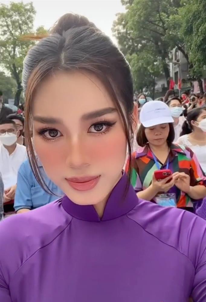 Hoa hậu Đỗ Thị Hà make up lồng lộn, nổi bần bật trong phòng thi-2