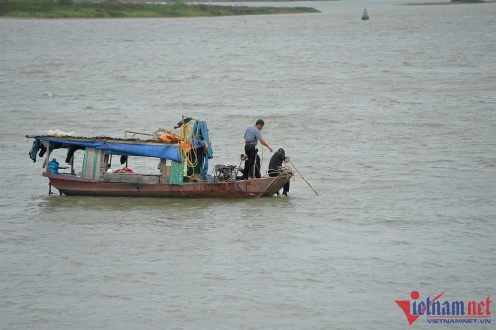 Cô giáo ôm 2 con nhảy sông: Ám ảnh bé 9 tháng dính chặt lưng mẹ-1