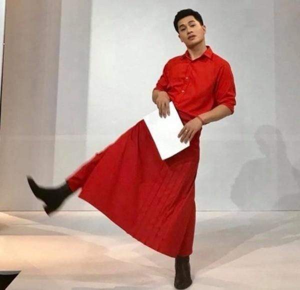 Nào chỉ mặc váy, Nam Trung đi giày 10cm catwalk nhoay nhoáy-8